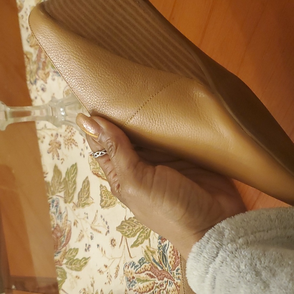 DKNY Shoes - Picture 4 of 7